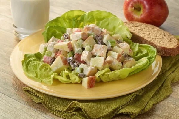 Æble- og kyllingesalat