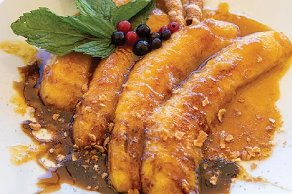 Bananer med karamelsauce