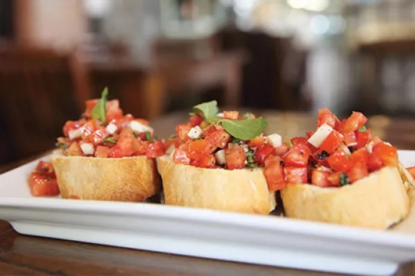 Bruschetta med tomat og basilikum