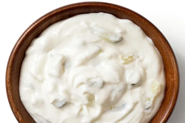 Dip med agurk, yoghurt og flødeost