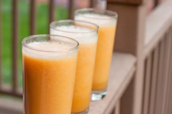 Forfriskende cantaloupedrik