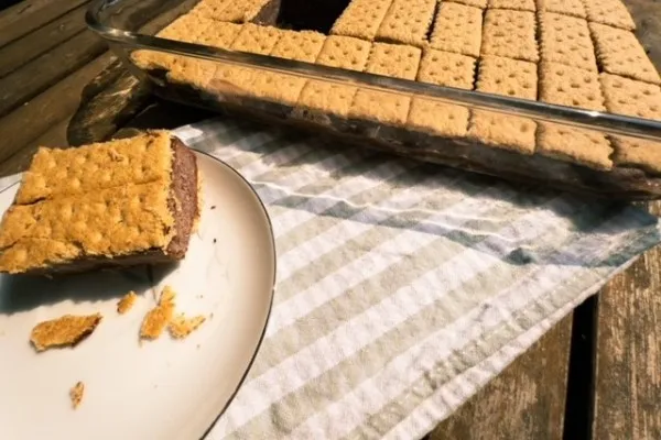 Frosne barer med chokolade og peanutbutter