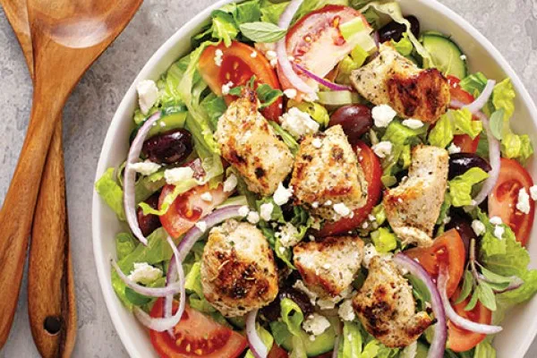 Græsk salat med kylling