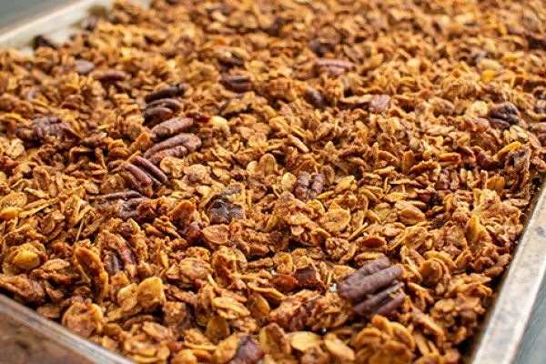 Granola med havregryn, kokos og pekannødder