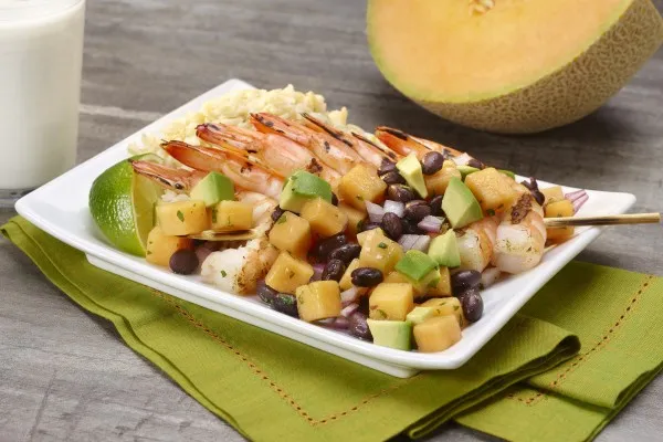 Grillede rejer med cantaloupemelon-avocadosalsa