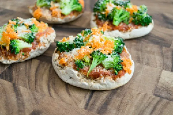 Grøntsagspizza på engelsk muffin