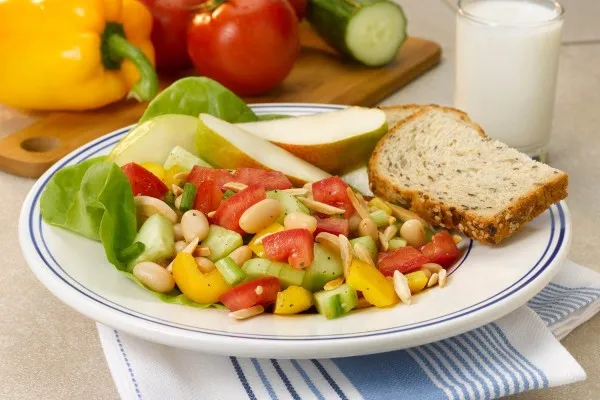 Havesalat med cannellinibønner