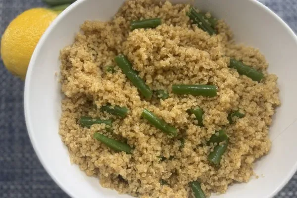 Ingefærquinoa med grønne bønner