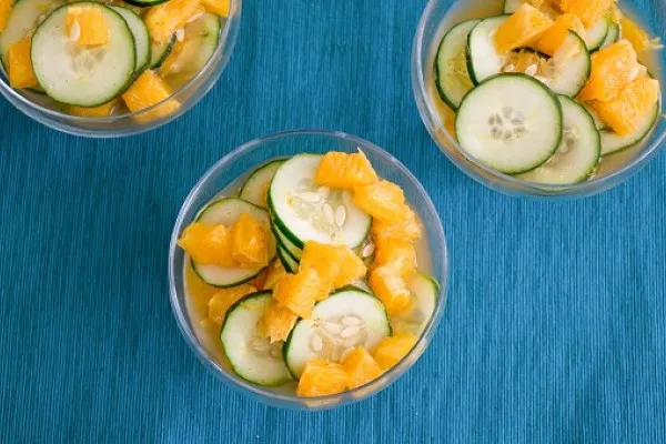 Krydret agurke- og appelsinsalat