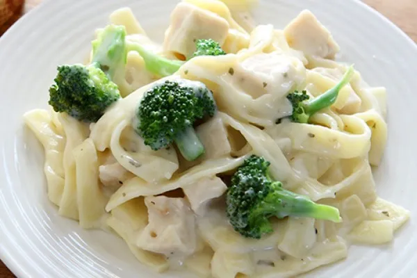 Kylling og broccoli alfredo