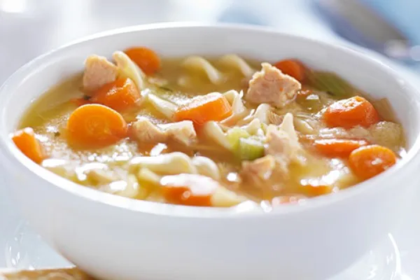 Kyllingesuppe med nudler