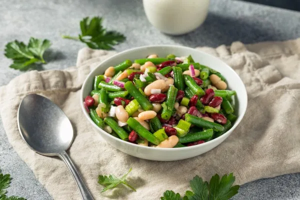 Marineret trebønnesalat