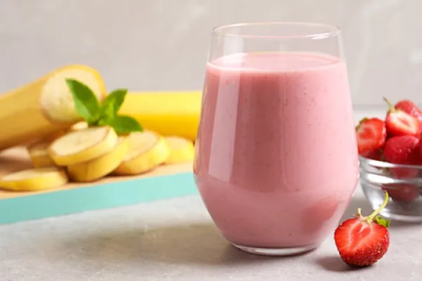 Morgenmadsshake med frugt og yoghurt