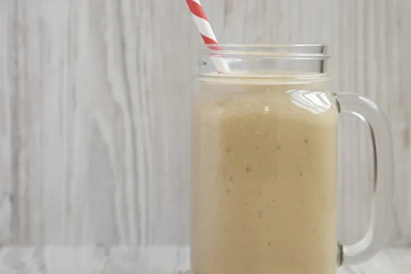 Morgenmadsshake med peanutbutter og banan