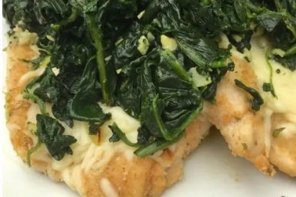 Mozzarellakylling med hvidløgsspinat