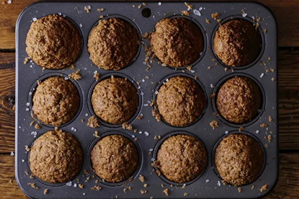 Muffins med klidflager og rosiner