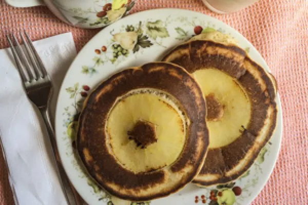 Pandekager med æbleskiver