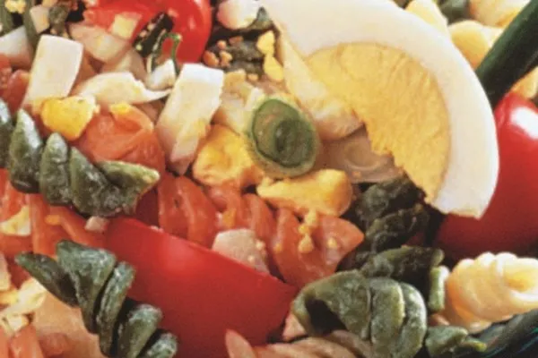 Pastasalat med urtevinaigrette