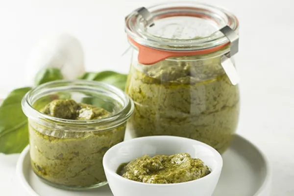 Pesto med persille, mandler og citron