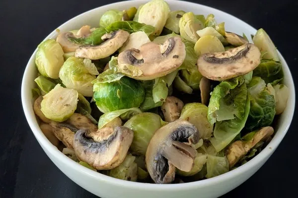 Rosenkål med champignonsauce