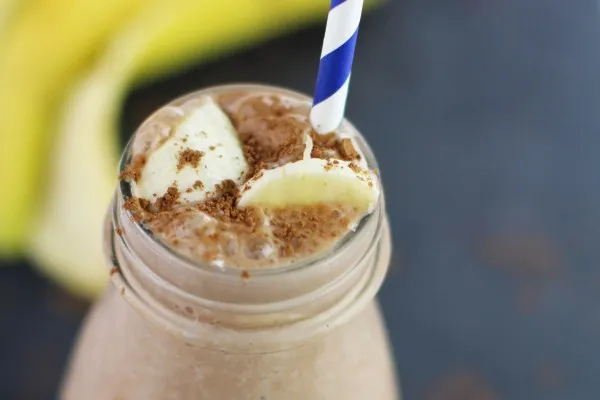 Smoothie med peanutbutter og banan