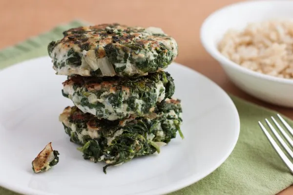 Spinat- og kødfrikadeller
