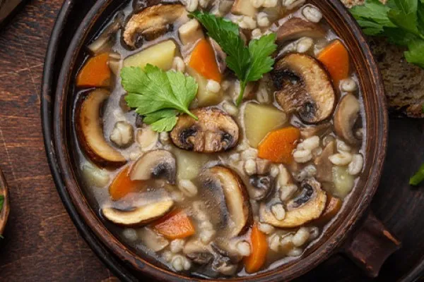 Suppe med svampe og byg