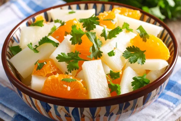 Syrlig jicamaslaw