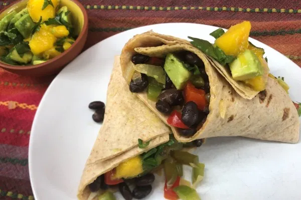 Wrap med grøntsager og bønner