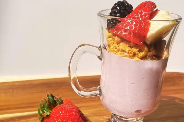 Yoghurtparfait med bær